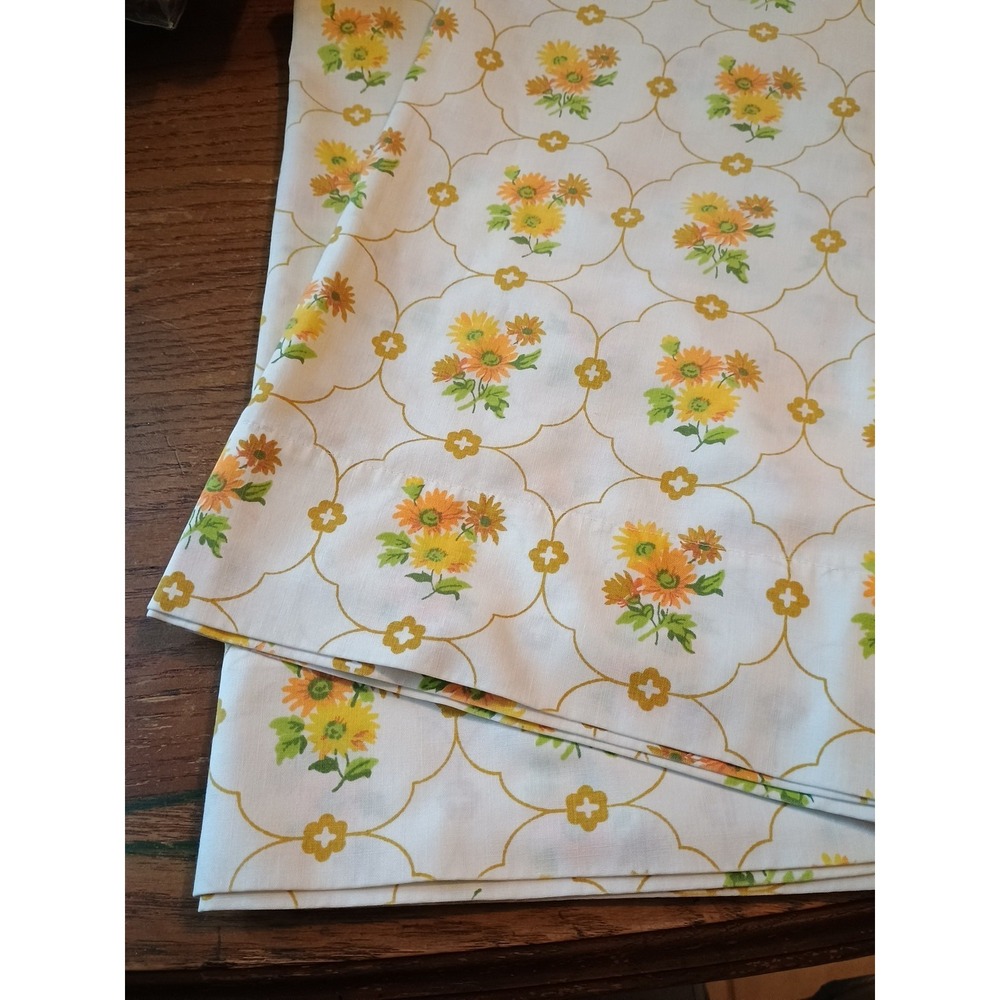 Vintage Cannon Daisy Floral 2 Pillowcases Mod 1960s Mid Century Orange Yellow Gr